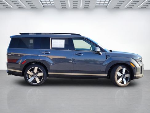 Used 2025 Hyundai Santa Fe Limited image 3