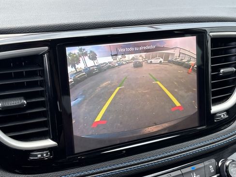 Used 2021 Chrysler Pacifica Touring FWD image 21