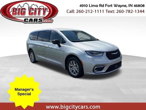 Used 2024 Chrysler Pacifica Touring-L FWD image 1