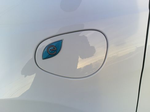 Used 2024 Chrysler Pacifica Select image 13