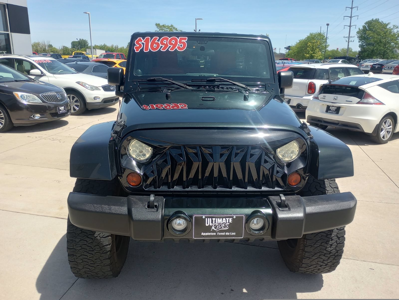 Used 2012 Jeep Wrangler Unlimited Sahara w/ Connectivity Group AWD/4WD image 2
