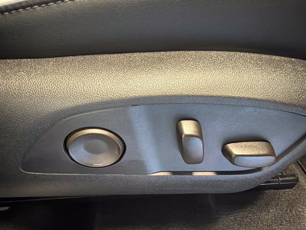 Used 2026 Buick Enclave Sport Touring AWD/4WD image 32