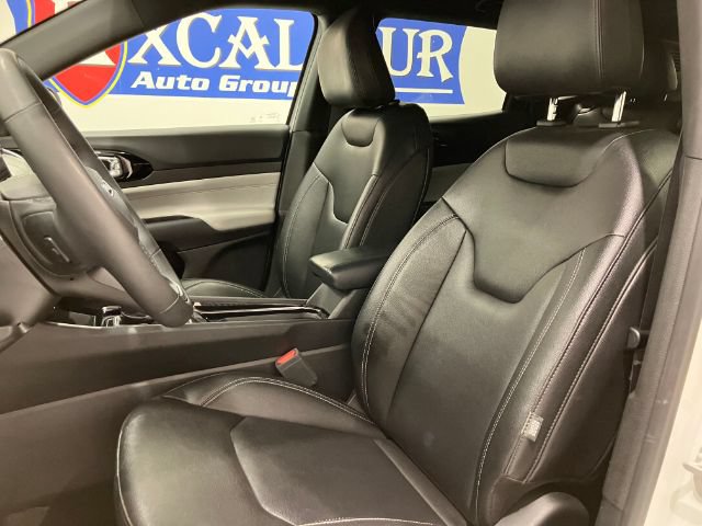 Used 2025 Jeep Compass Limited AWD/4WD image 33