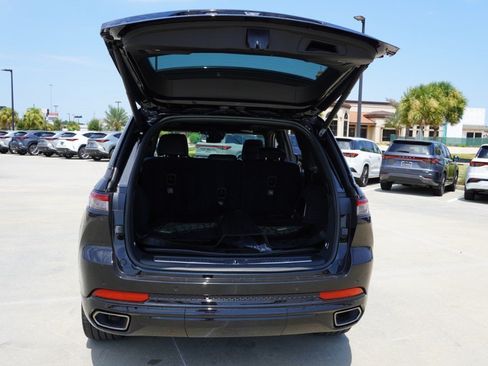 Used 2025 Jeep Grand Cherokee Summit AWD/4WD image 38