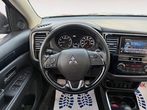 Used 2019 Mitsubishi Outlander SE image 19
