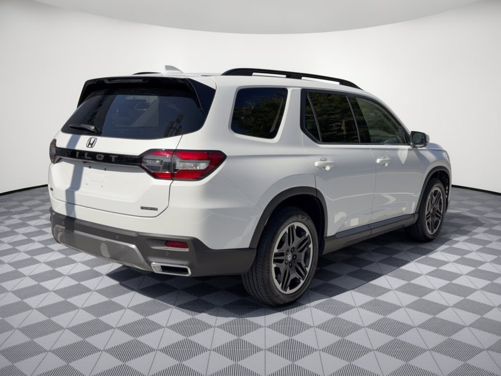 Used 2026 Honda Pilot Touring image 9