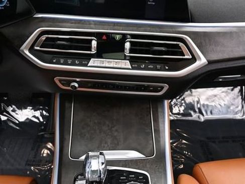 Used 2022 BMW X5 xDrive45e w/ Executive Package AWD/4WD image 16