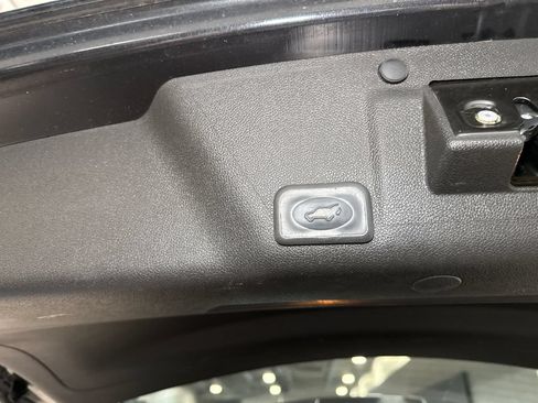 Used 2011 GMC Acadia Denali AWD/4WD image 13