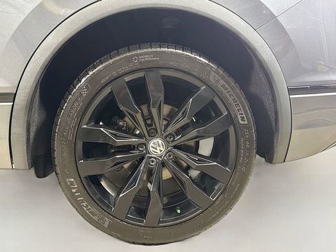 Used 2020 Volkswagen Tiguan SE R-Line image 28