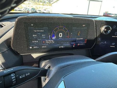 Certified 2025 Chevrolet Traverse Z71 w/ LPO, Floor Liner Package image 10