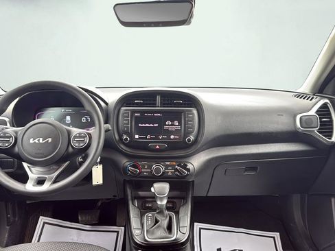 Used 2024 Kia Soul LX w/ Option Group 015 FWD image 17