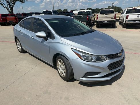 Used 2017 Chevrolet Cruze LS FWD image 4
