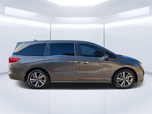 Certified 2022 Honda Odyssey Touring image 3