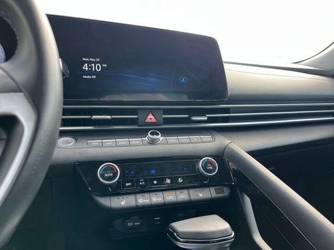 Used 2025 Hyundai Elantra SEL FWD image 20