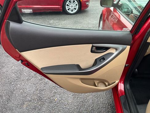 Used 2013 Hyundai Elantra GLS w/ Preferred Pkg FWD image 26