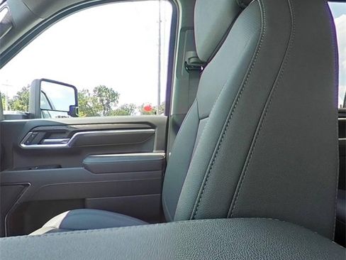 New 2025 GMC Sierra 2500 SLT image 26