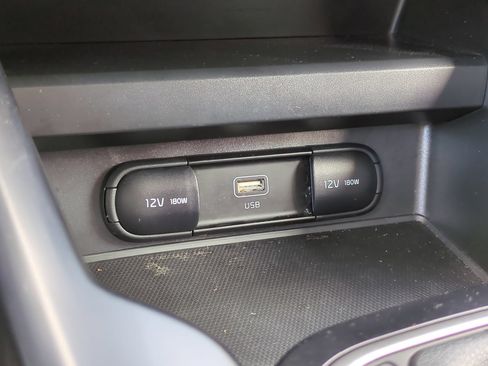 Certified 2025 Kia Soul LX w/ LX Technology Package FWD image 21