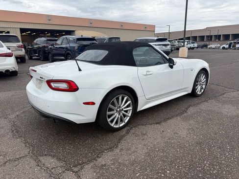 Used 2017 FIAT 124 Spider Lusso RWD image 5