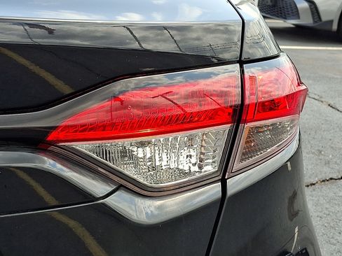 Used 2021 Toyota Corolla LE FWD image 7