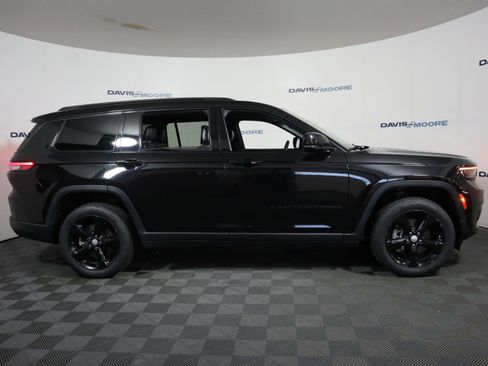 Used 2023 Jeep Grand Cherokee L Laredo AWD/4WD image 4