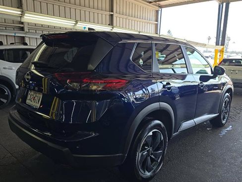 Used 2025 Nissan Rogue SV AWD/4WD image 4