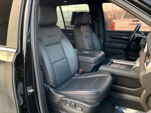 Used 2021 GMC Yukon Denali w/ Denali Ultimate Package image 8