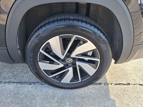 Used 2024 Volkswagen Atlas SE image 21