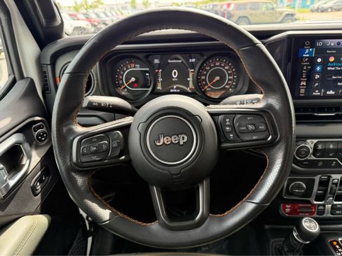 Used 2025 Jeep Gladiator Mojave AWD/4WD image 15