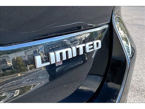 Used 2024 Jeep Grand Cherokee L Limited w/ Luxury Tech Group II image 8