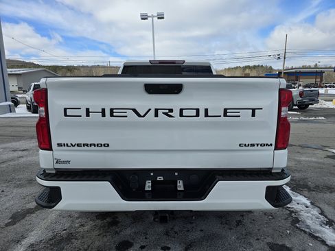 Used 2020 Chevrolet Silverado 1500 Custom w/ Custom Value Package image 4