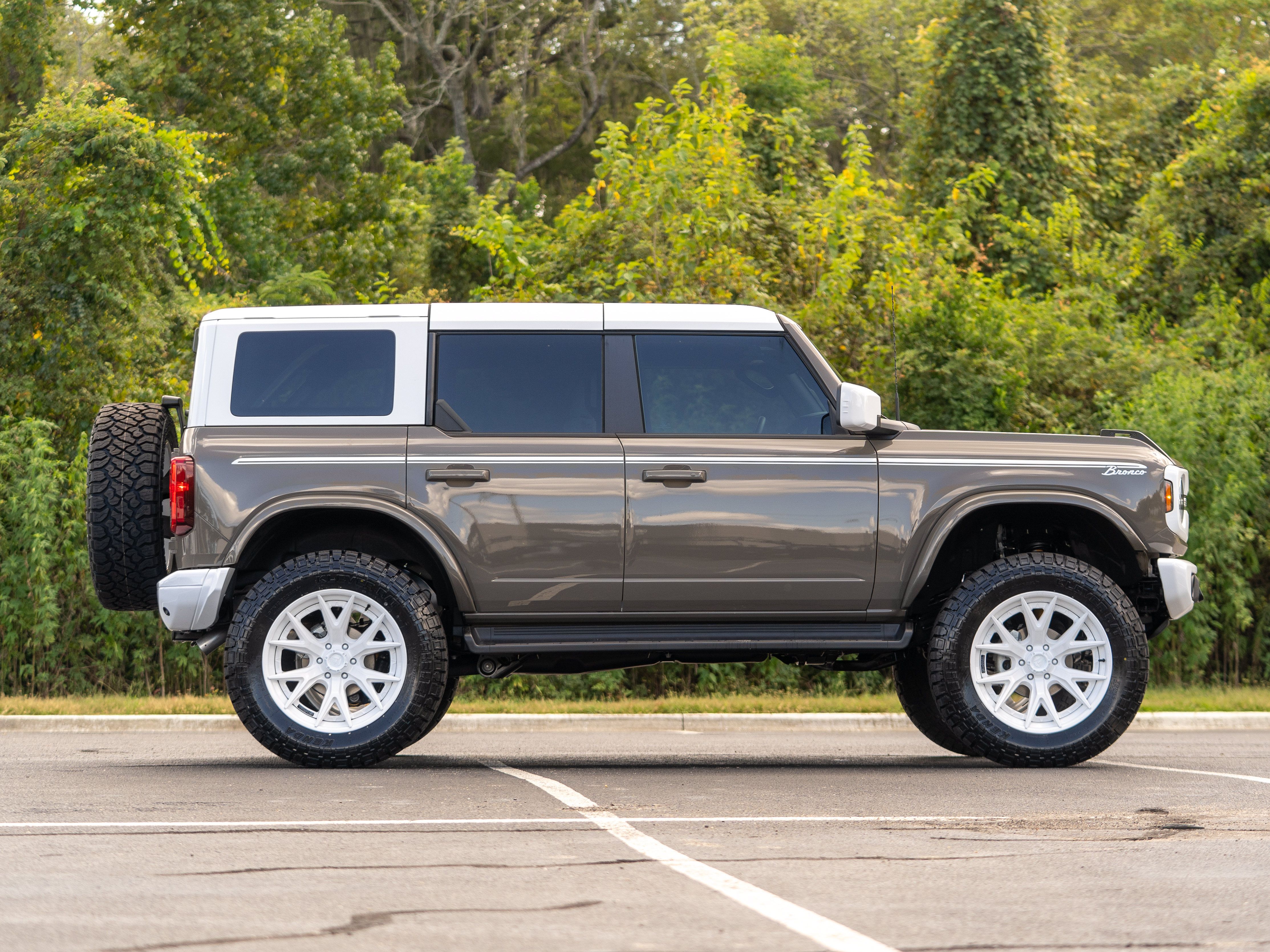 Used 2026 Ford Bronco Heritage Edition AWD/4WD image 5