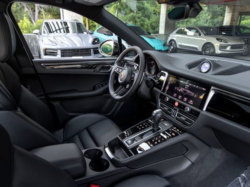 Certified 2026 Porsche Macan AWD/4WD image 53