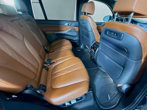 Used 2021 BMW X7 M50i w/ Dynamic Handling Package AWD/4WD image 30