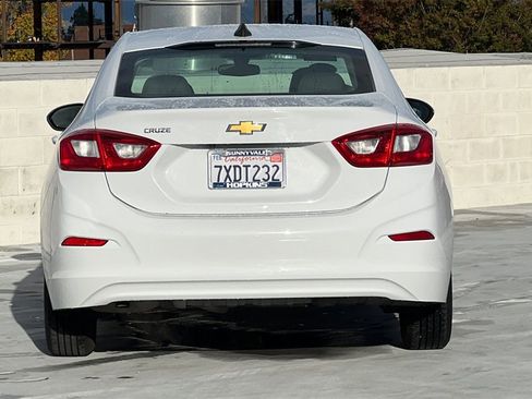 Used 2017 Chevrolet Cruze LS image 4