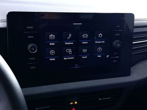 Used 2025 Volkswagen Jetta SE w/ Sunroof Package image 25