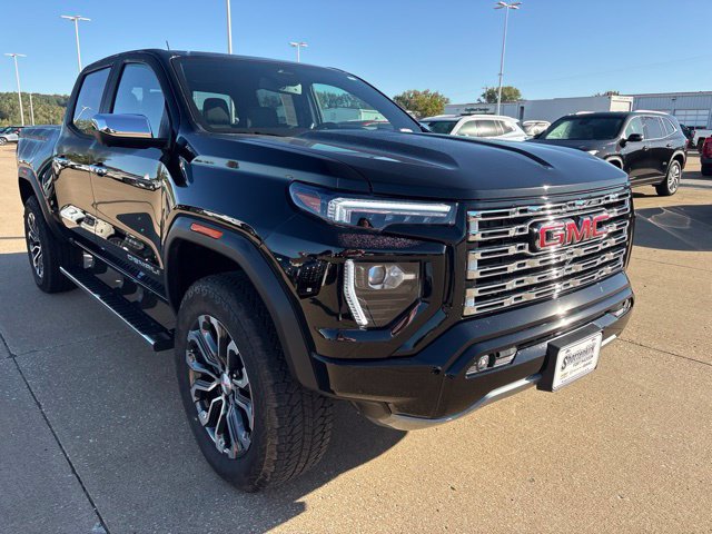 Used 2026 GMC Canyon Denali AWD/4WD image 1
