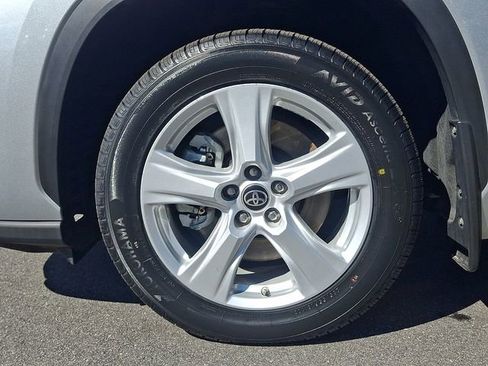 Used 2024 Toyota Highlander LE image 8