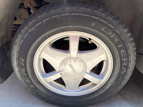Used 2003 GMC Envoy XL SLE RWD image 29