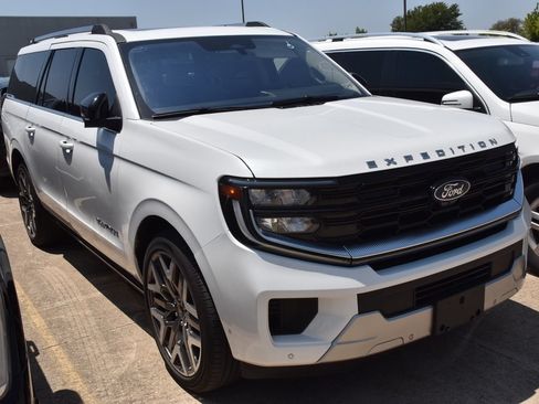 Used 2025 Ford Expedition Max Platinum w/ Platinum Ultimate Package AWD/4WD image 4