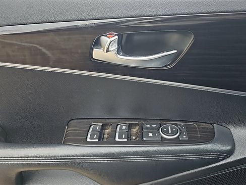 Used 2019 Kia Sorento L image 23