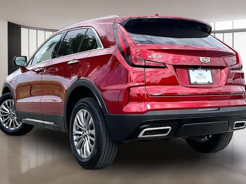 Used 2024 Cadillac XT4 Premium Luxury w/ Active Safety Package FWD image 12