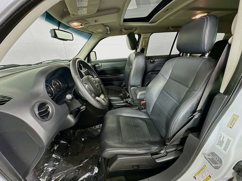 Used 2014 Jeep Patriot Limited w/ Sun/Sound Group image 25