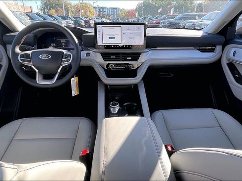 New 2026 Ford Explorer Active w/ Active Comfort Package image 5
