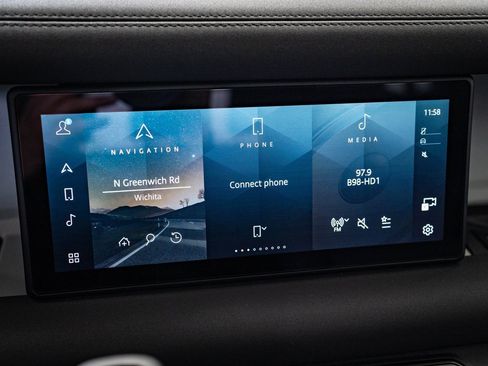 Used 2023 Land Rover Defender 90 S image 28