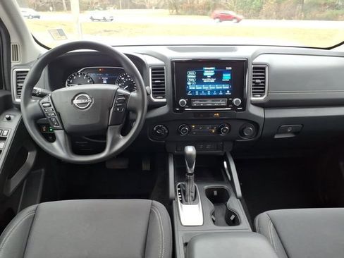 Used 2022 Nissan Frontier SV w/ Technology Package image 9
