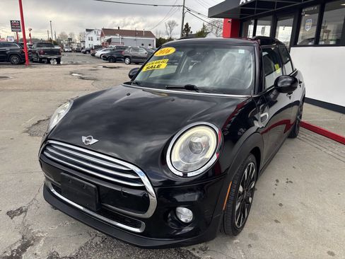 Used 2016 MINI Cooper 4-Door Hardtop image 3