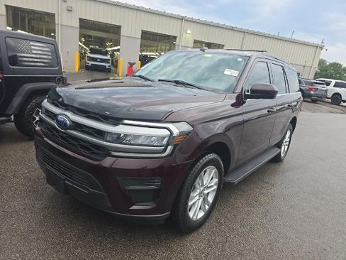 Used 2024 Ford Expedition XLT RWD image 1