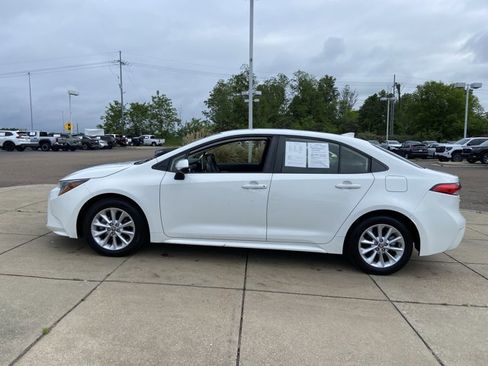 Used 2021 Toyota Corolla LE w/ LE Convenience Package image 7