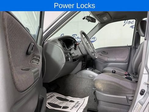 Used 2001 Chevrolet Tracker 4WD w/ Preferred Equipment Group image 10