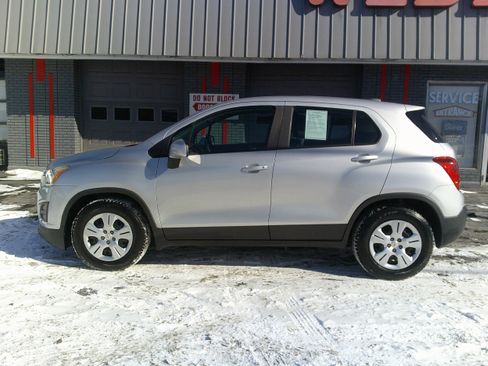 Used 2016 Chevrolet Trax LS image 2